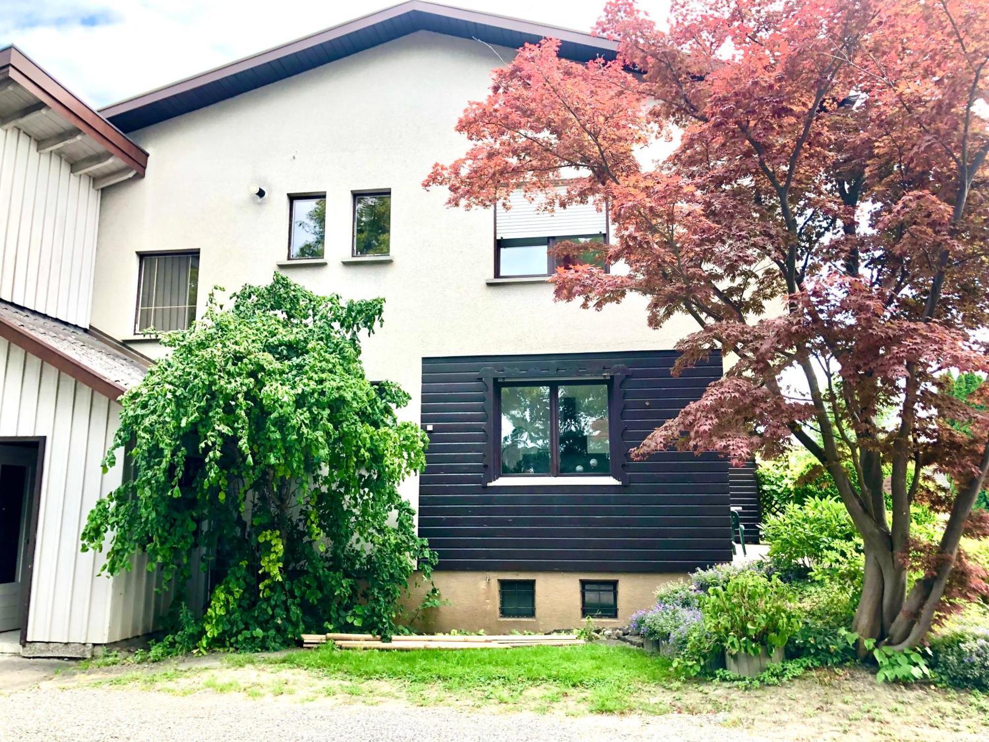 Crown Living Design Apartment - 2 Schlafzimmer - Kueche - Gratis Parkplatz - Abstellraum Fuer Fahrraeder/Ski Mader Exterior photo